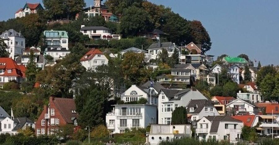 Hamburg: Tour of Blankenese on the Banks of the Elbe - Villas, parks, and the Danish, Austrian, Prussian past you can connect to the streets