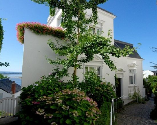 Hamburg: Tour of Blankenese on the Banks of the Elbe - Price and value for a private group up to 30 people