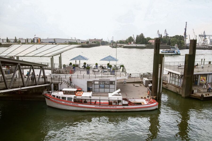 Hamburg: Traditional Harbor Tour with Commentary - Key highlights to look for on this Hamburg harbor tour
