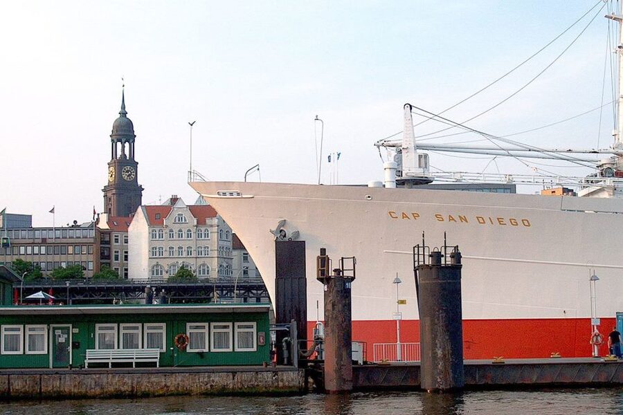 Hamburg: Traditional Harbor Tour with Commentary - What actually happens during the cruise (and why tides can change the plan)