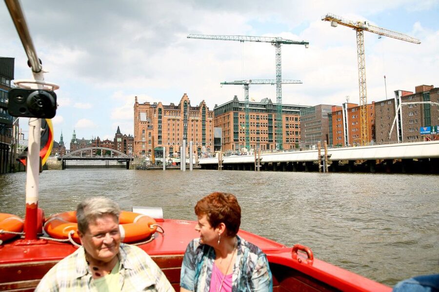 Hamburg: Traditional Harbor Tour with Commentary - Elbe Bridge and Köhlbrand Bridge: big structures from a close perspective
