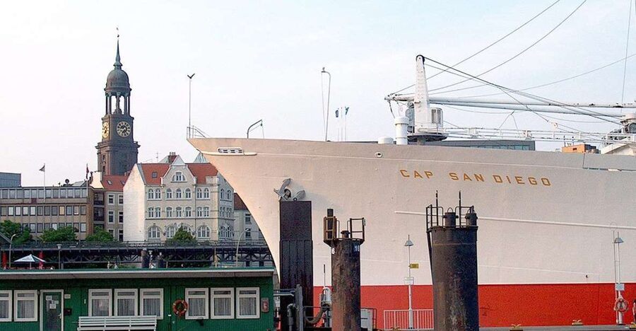 Hamburg: Traditional Harbor Tour with Commentary - Getting to Landungsbrücken: where the tour really starts