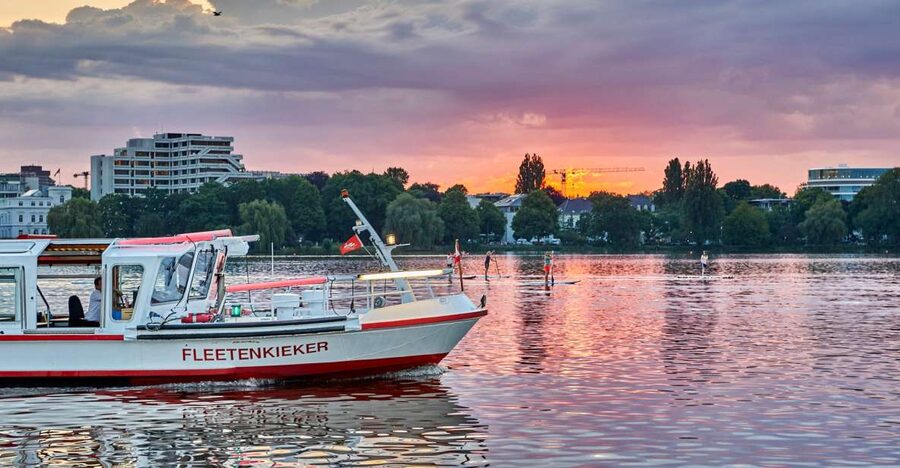 Hamburg: Twilight cruise - When the Alster turns into a light show, literally