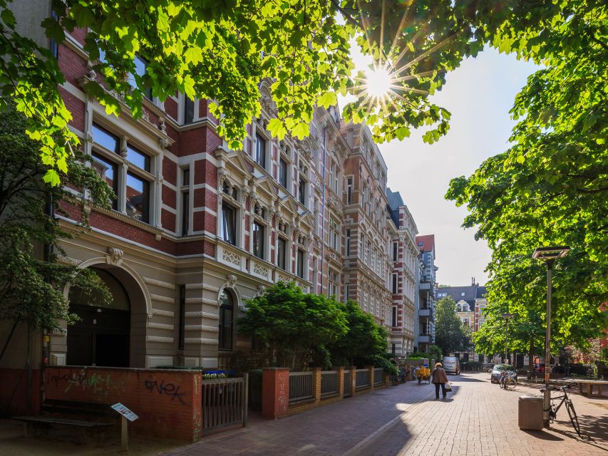 Hannover: Culinary walking tour district List/Oststadt - Bahlsen Hauptstandort, biscuits, and why brands matter in town