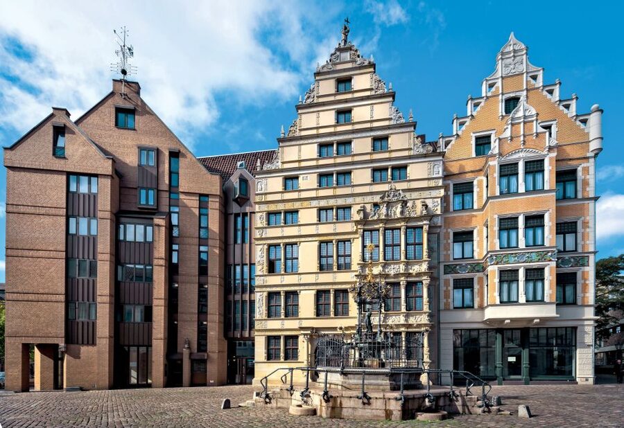 Hannover: Guided Old Town Walking Tour - Market Church and the New Town Hall: where civic life shows up