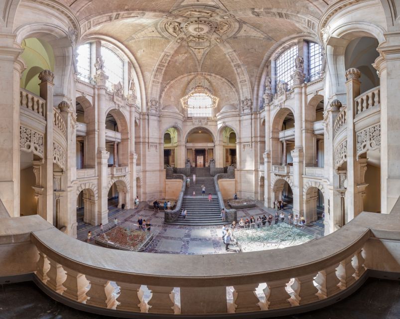 Hannover: New Town Hall exclusive Guided Walking Tour - The 3D Hannover models, from 1689 to today
