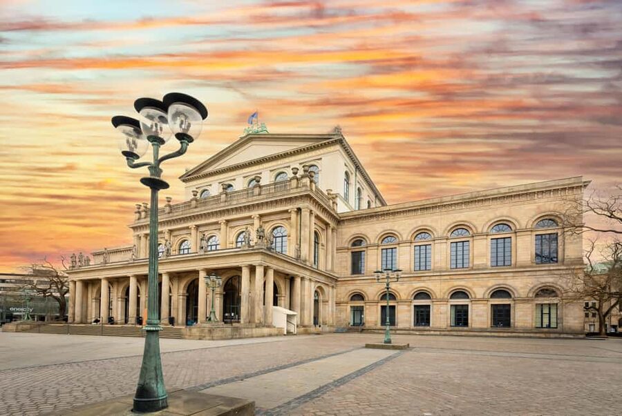 Hanover: Crime Walking Tour - Kröpcke: the landmark that ties stories back to everyday Hanover