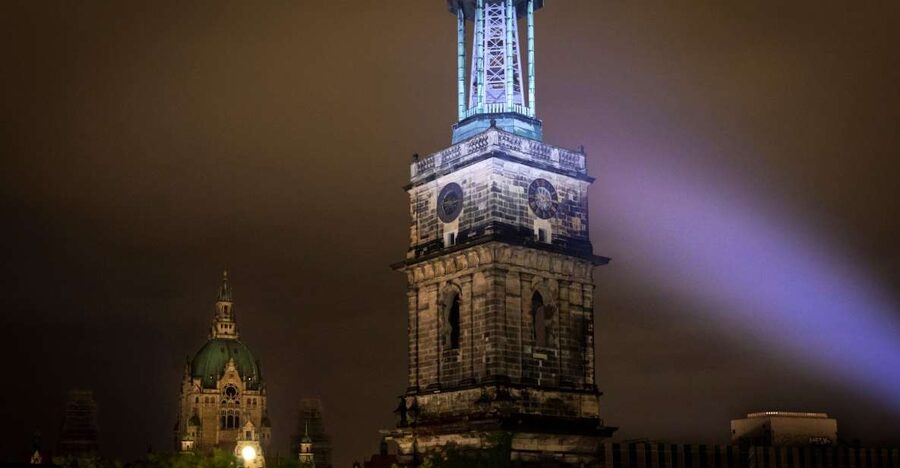 Hanover: Flashlight Guided Walking Tour at Night - First stop: New Town Hall at night, with your flashlight in hand