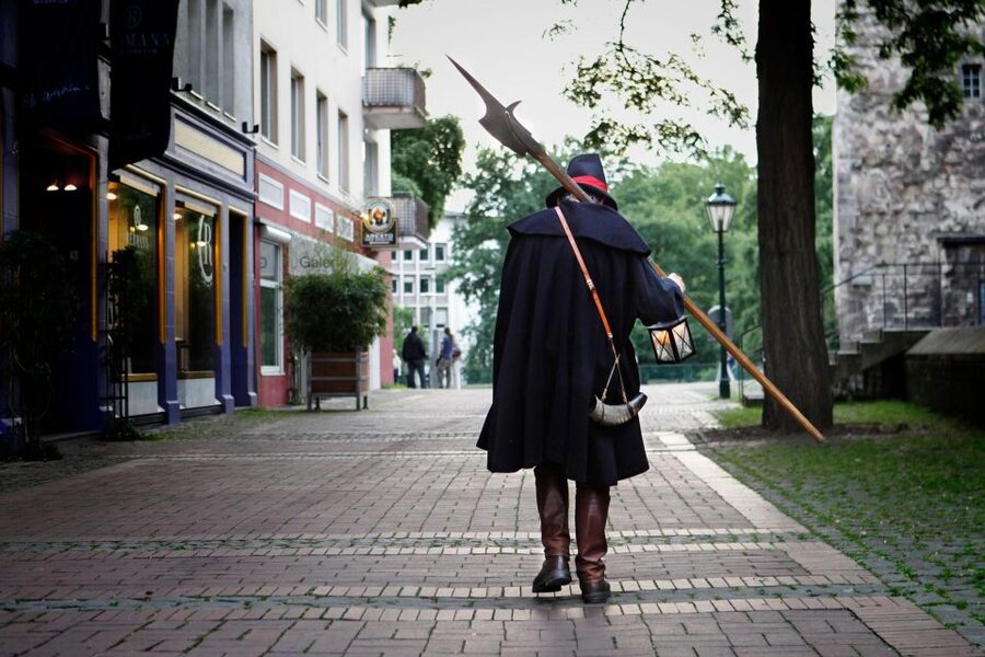Hanover: Night tour with night watchman Melchior - Beer history and court life, told as nighttime city theater