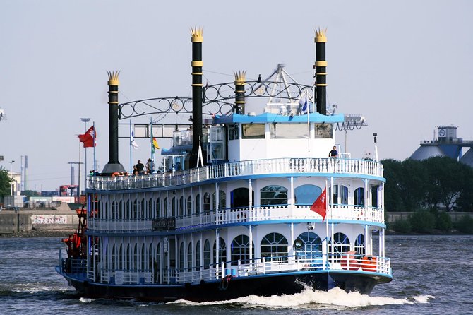 Harbor cruise on the beautiful Elbe - Elbe views in an hour, Speicherstadt and the working port