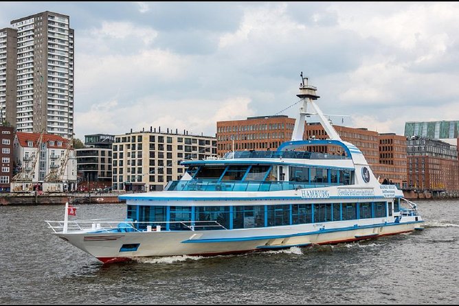 Harbor cruise on the beautiful Elbe - Who should book this Elbe harbor cruise