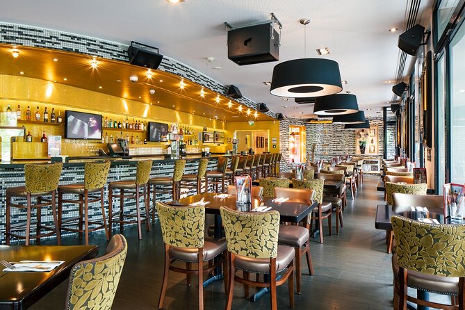 Hard Rock Cafe Berlin With Set Lunch or Dinner - Priority seating plus a mobile ticket: how the first 10 minutes usually feel