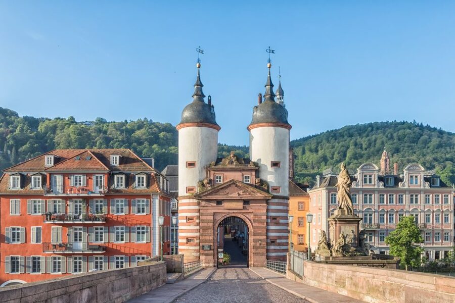 Heidelberg: Entertaining Guided Tour to Old Town Highlights - Language, Guide Style, and Why the Tour Still Works