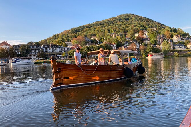 Heidelberg: exclusive private boat trip for up to 12 guests - Love Island and the urban landmarks you see from the water