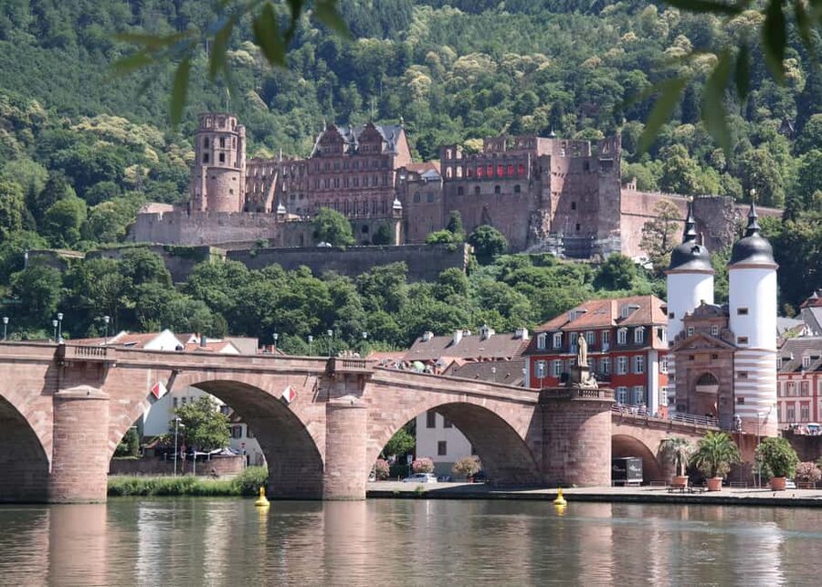 Heidelberg: Experience our history 1.5h walking tour through the old town - Where the tour starts: Karlsplatz fountain and the easiest way to join