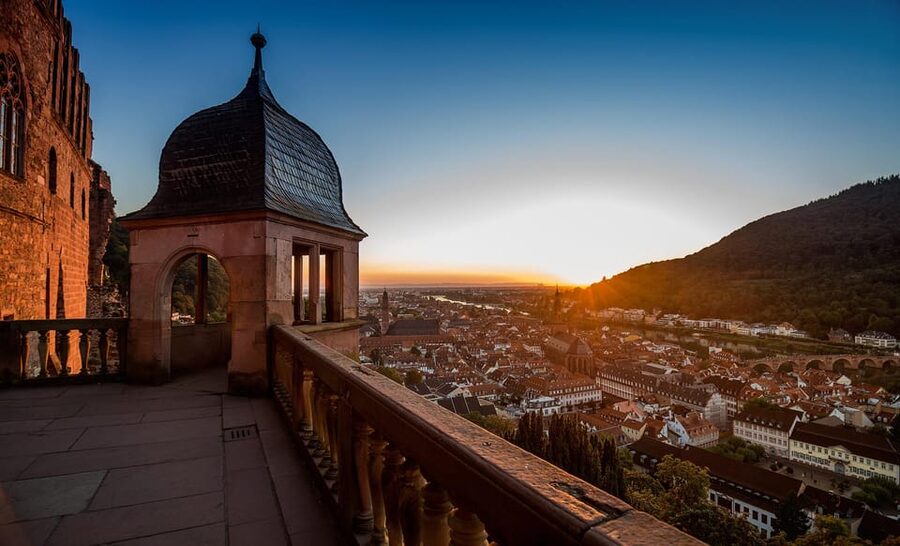 Heidelberg: Heidelberg Castle Garden & Outside Private Tour - The heart of the tour: castle courtyard views