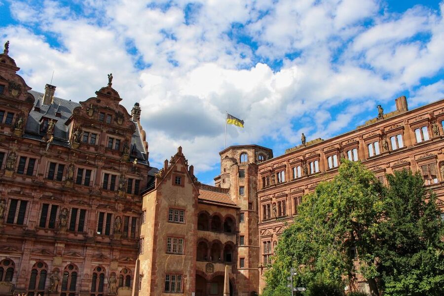 Heidelberg: Old Town Tour Including Castle Visit - Kornmarkt square, Mary column, and the Kornmarkt-Madonna