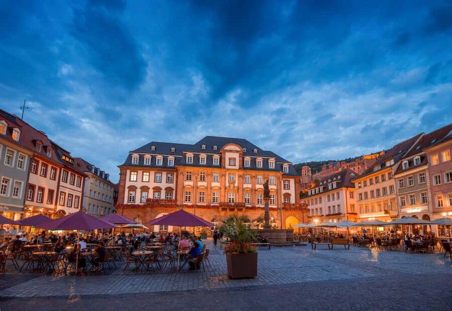 Heidelberg: Pub crawl through the old town including drinks - Market Square Start: Your First Drink and Fast Orientation