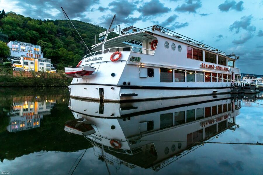 Heidelberg: Sightseeing Boat Tour with Mulled Wine - What the onboard narration does well, and what can be uneven