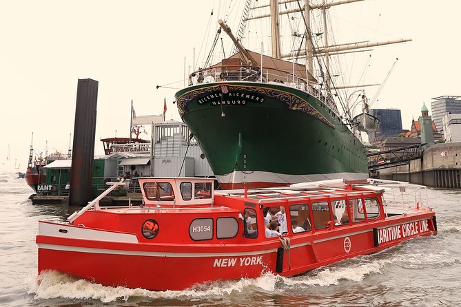 Hop-on hop-off on the water with the Maritime Circle Line in Hamburg - Why a water hop-on hop-off makes Hamburg easier