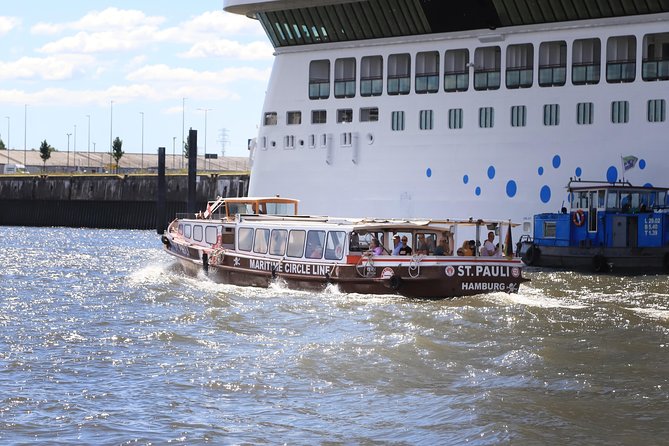Hop-on hop-off on the water with the Maritime Circle Line in Hamburg - Stop 4: Elbphilharmonie Plaza, a short stop with a big payoff