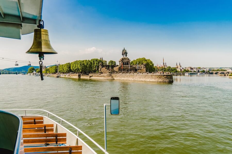 Koblenz: Rhine Valley Castles and Palaces Boat Tour - The commentary situation: German and English, audio volume, and hearing it all