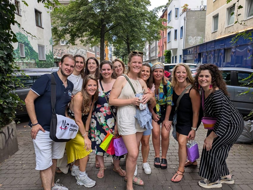 Kölsche Büdchen Tour im Belgischen Viertel Köln - Meeting under Hahnentor: the gate, the vibe, and your first photos