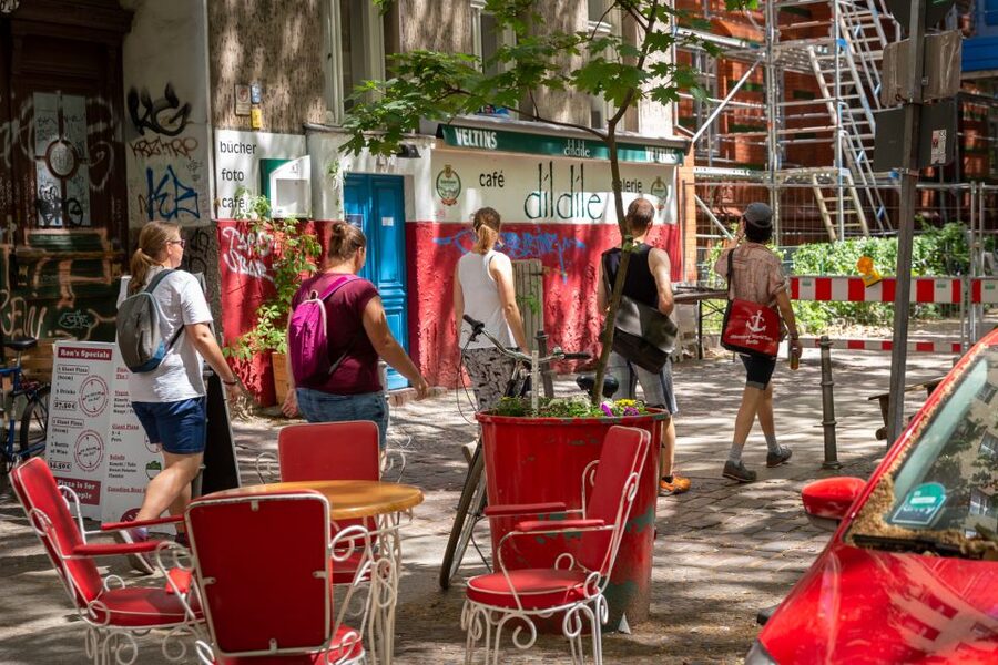 Kreuzberg: Culinary Food Tour - Oranienstraße and SO36, where the street stories explain the food choices