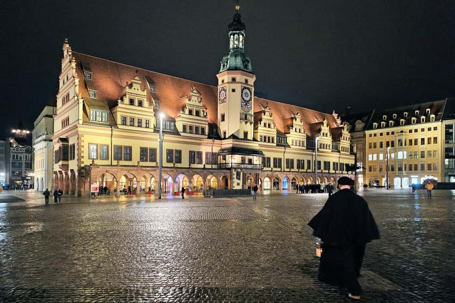 Leipzig: 1.5-Hour Public Tour with Night Watchman Bremme - Who this Leipzig night tour suits best