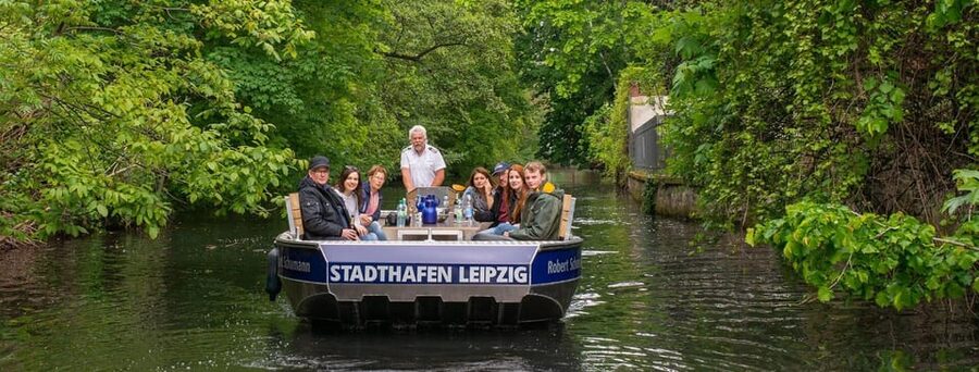 Leipzig: 2-hour Auwald Motorboat Tour - From Leipzig city harbor to Scheibenholz racecourse: your “river orientation” section
