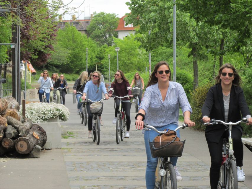 Leipzig: 3-Hour Guided Bike Tour - Route highlights: from Plagwitz and Schleußig to the park edges