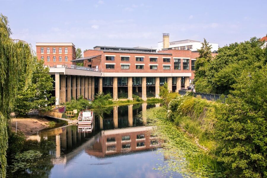 Leipzig: City History Canal Sightseeing Tour on a Motorboat - Baedeker Family Villa, Publishing Fame on a Canal Route