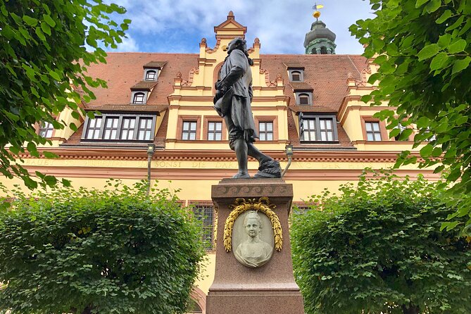 Leipzig City Tour 2.0: entertaining on the go mobile projections - Stock market stories, hidden marketplace details, and old foundations