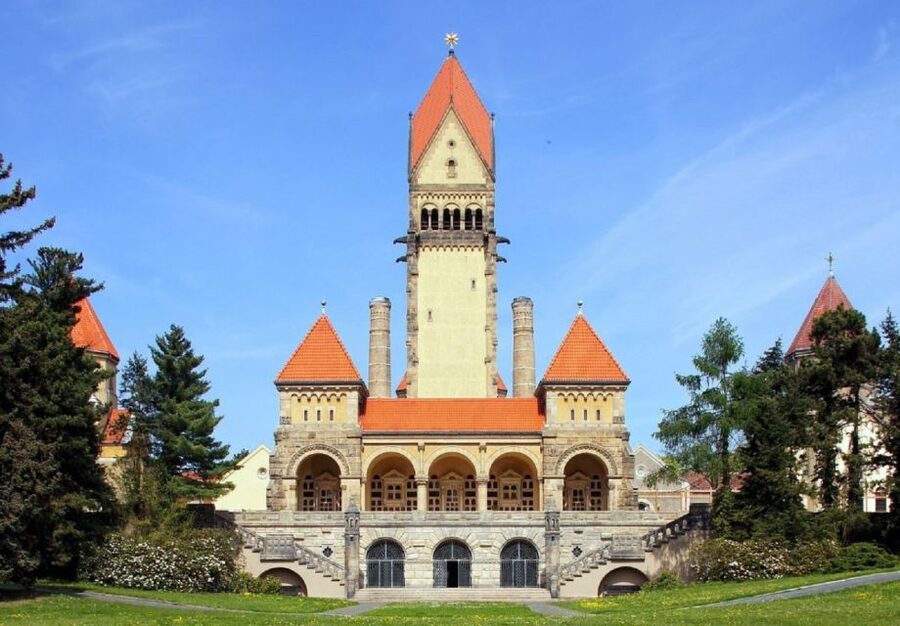 Leipzig: Guided Tour of the Southern Cemetery - Why the Leipzig South Cemetery feels more like a city park
