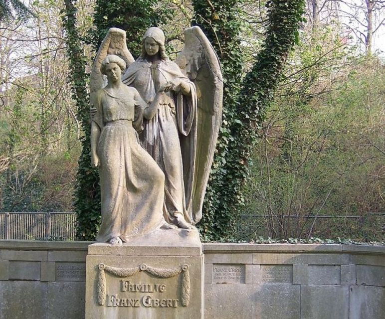 Leipzig: Guided Tour of the Southern Cemetery - Seeing grave stories for entrepreneurs, scientists, artists, and architects