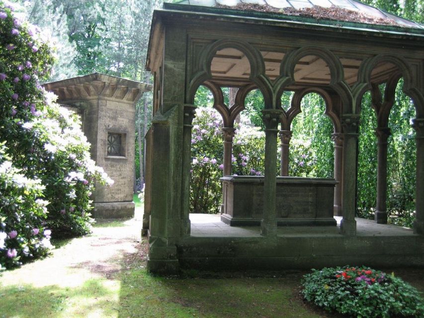 Leipzig: Guided Tour of the Southern Cemetery - How to prepare so the 2-hour walk feels easy