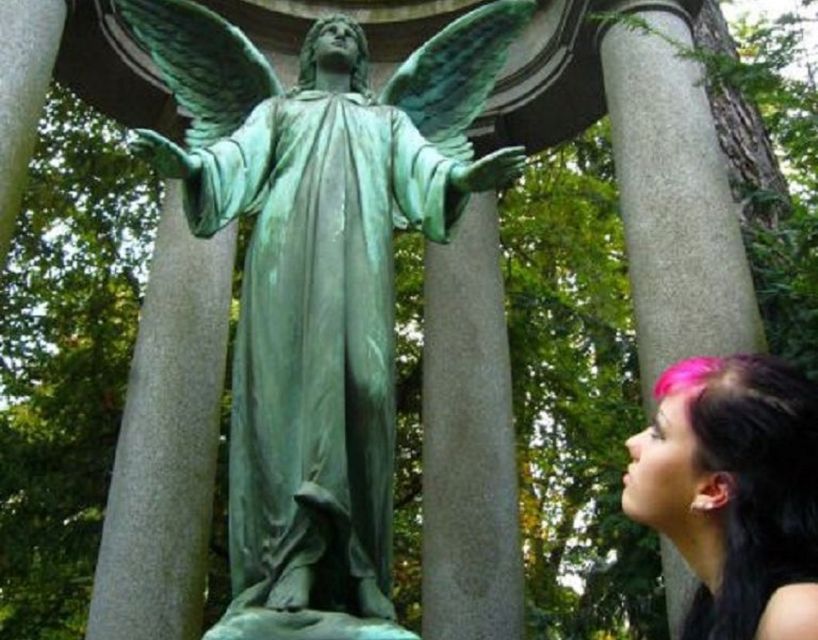 Leipzig: Guided Tour of the Southern Cemetery - Two hours with Herr Paul: what the guided pacing gets right