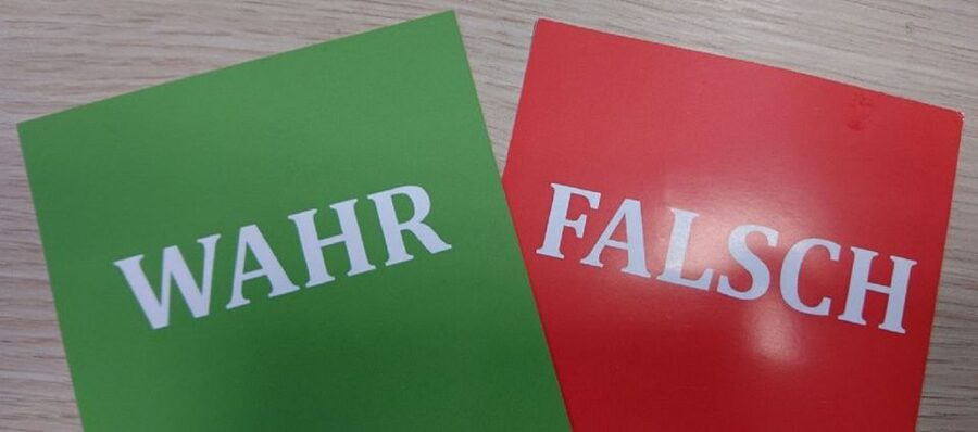 Leipzig: True or false? Walking Tour and Interactive Game - Station by Station: What You Actually Do While Walking