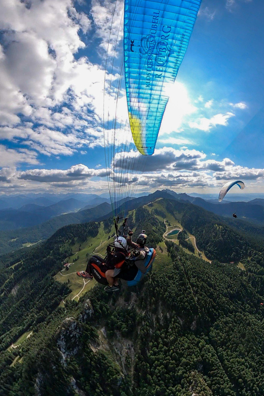 Lenggries: Tandem Paragliding Flight - From meeting point to takeoff, what the 90 minutes really feel like