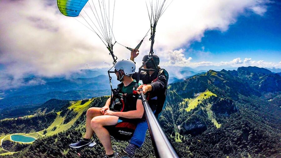 Lenggries: Tandem Paragliding Flight - The flight itself: 360 views over Isar Valley, plus optional acrobatics