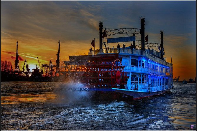 Lights tour through the port of Hamburg and to the historic warehouse district - Where You Start: Bei den Sankt Pauli-Landungsbrücken, Easy to Reach