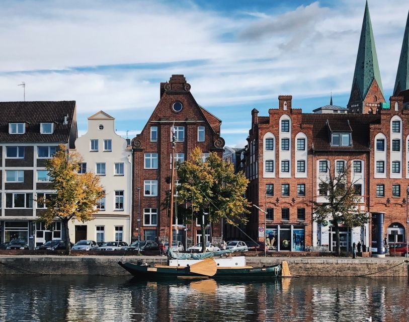 Lübeck: Backyards and Town Houses Private Guided Tour - Narrow streets and romantic corridors: why the route feels like a story