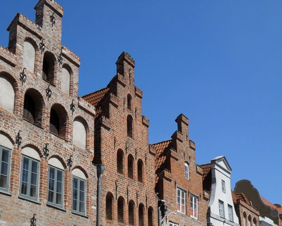 Lübeck: Classic Tour of the Hanseatic City - Starting at Holstentor, where your orientation clicks