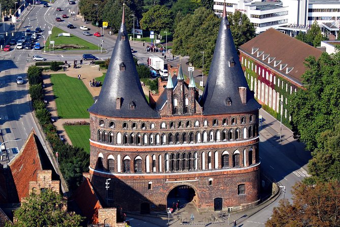 Lübeck Day Trip From Hamburg By Train With Private Guide And Lunch - Meeting point and how the guide keeps your day stress-free