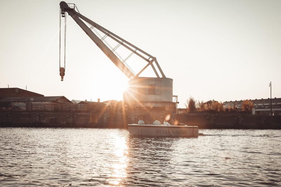 Lübeck: Electric Boat Rental - without driving licence - How You Actually Spend Your Time on the Water