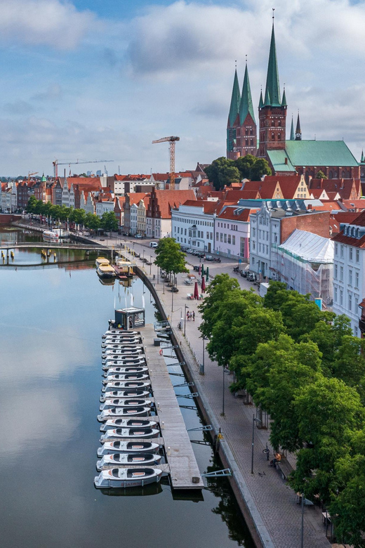 Lübeck: Electric Boat Rental - without driving licence - Electric Boat Comfort for Up to 6 People