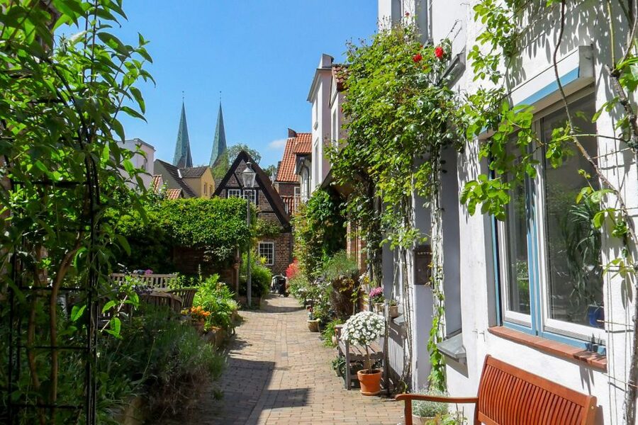 Lübeck: Entertaining Tour Through Hidden Courtyards - Courtyards in Lübeck, why they feel like time travel
