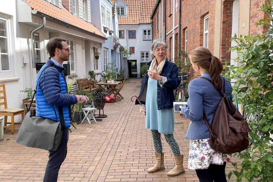 Lübeck: Entertaining Tour Through Hidden Courtyards - Monastery courtyards, and why widows were housed there