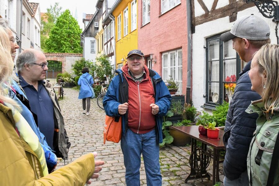 Lübeck: Entertaining Tour Through Hidden Courtyards - How long is it, and what pace you should expect