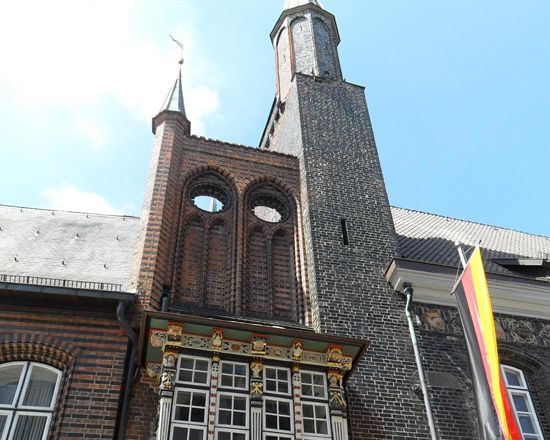Lübeck: Hanseatic League History Walking Tour - Große Petersgrube: stepped-gables and old brick street theater